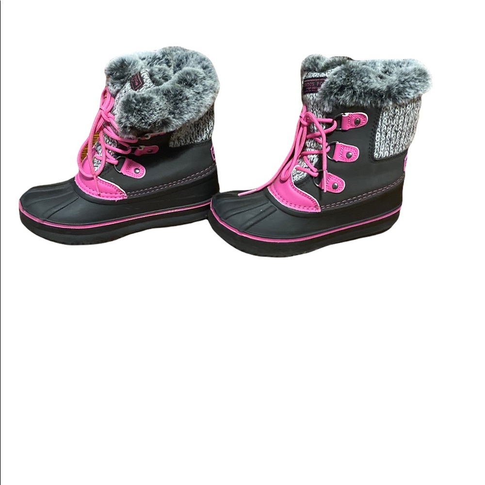 Gently used London fog snow boots✨